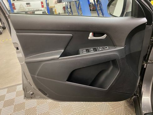 Used 2016 Kia Sportage EX image 18