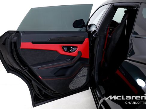 Used 2023 Lamborghini Urus S AWD/4WD image 17