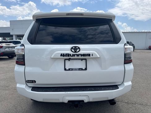 Used 2022 Toyota 4Runner SR5 Premium AWD/4WD image 5