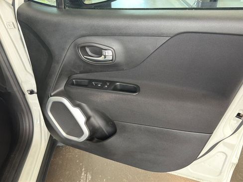 Used 2018 Jeep Renegade Sport w/ Power & Air Group FWD image 30