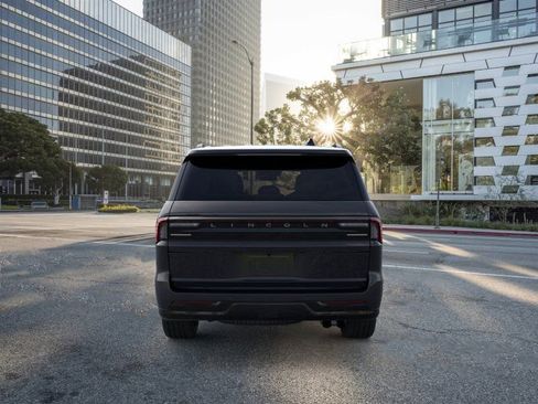 New 2026 Lincoln Navigator Reserve AWD/4WD image 5