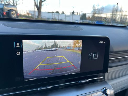 Used 2025 Hyundai Kona SEL image 17