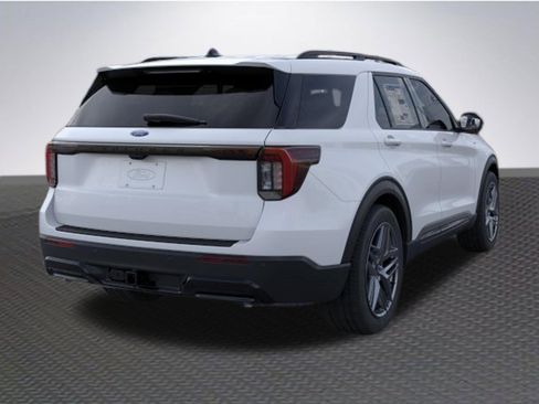 New 2026 Ford Explorer ST-Line w/ ST-Line Street Pack RWD image 8
