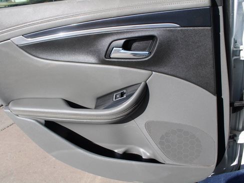 Used 2019 Chevrolet Impala LT image 10