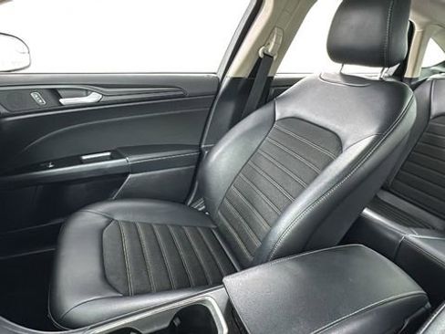 Used 2018 Ford Fusion SE w/ Equipment Group 601A image 13