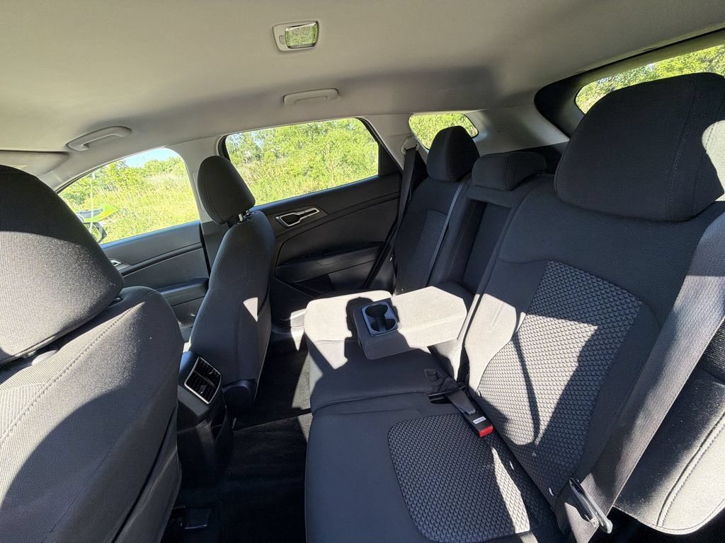 Used 2023 Kia Sportage LX AWD/4WD image 25
