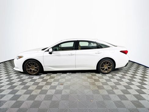 Used 2019 Toyota Avalon Limited w/ Advanced Safety Package FWD image 2