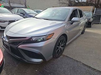 Used 2022 Toyota Camry SE video 2