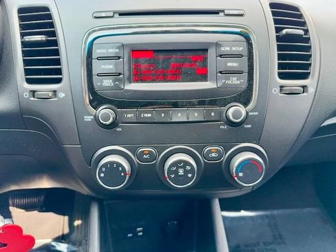 Used 2018 Kia Forte LX FWD image 19