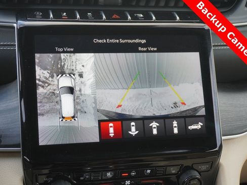 Used 2023 Jeep Grand Cherokee Limited w/ Luxury Tech Group II image 39