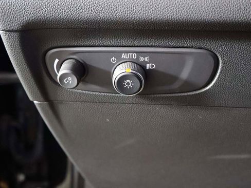 Used 2023 Buick Envision Essence image 36