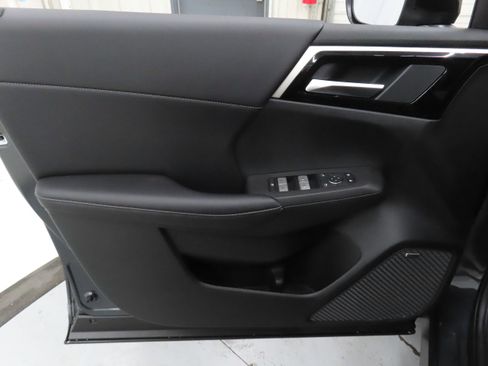 New 2026 Mitsubishi Outlander LE FWD image 9