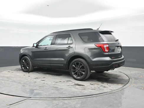 Used 2019 Ford Explorer XLT w/ Equipment Group 202A AWD/4WD image 2