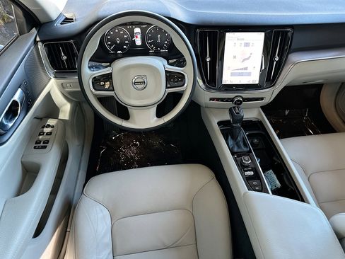 Used 2020 Volvo S60 T5 Momentum image 21