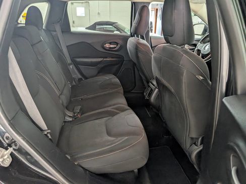 Used 2015 Jeep Cherokee Latitude w/ Cold Weather Group image 19