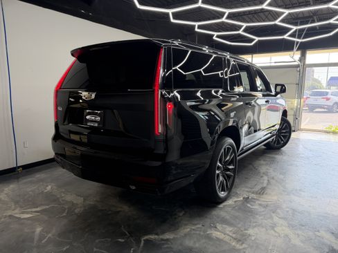 Used 2022 Cadillac Escalade ESV Sport w/ Touring Package AWD/4WD image 3
