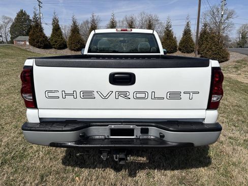 Used 2006 Chevrolet Silverado 1500 W/T RWD image 3