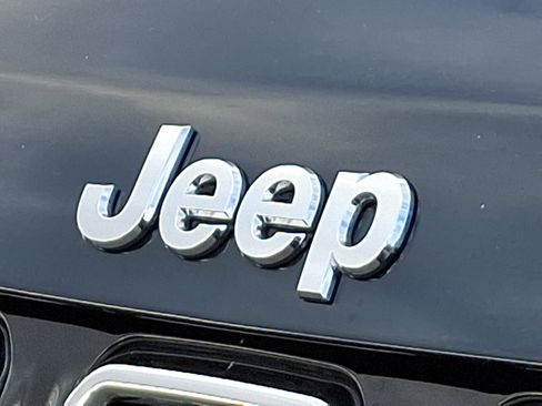 Used 2024 Jeep Compass Limited image 29