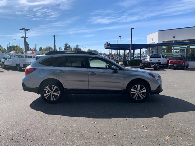 Used 2019 Subaru Outback 3.6R Limited AWD/4WD image 8
