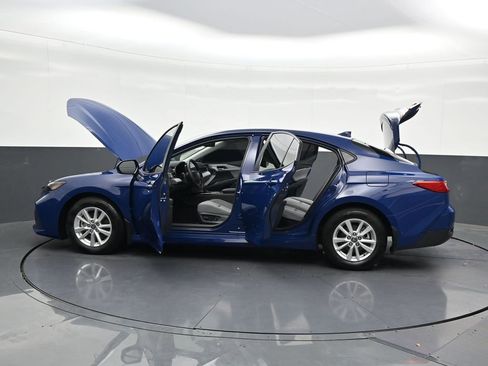 Used 2025 Toyota Camry LE w/ Convenience Package FWD image 33