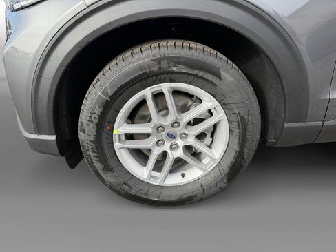 New 2026 Ford Explorer Active image 9