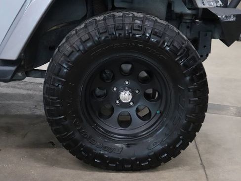 Used 2016 Jeep Wrangler Unlimited Sahara image 29