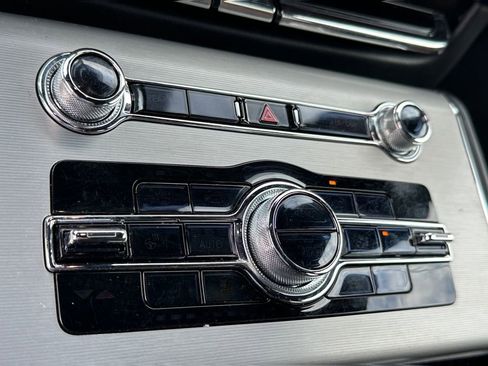 Used 2023 Lincoln Aviator Reserve w/ Equipment Group 201A image 16