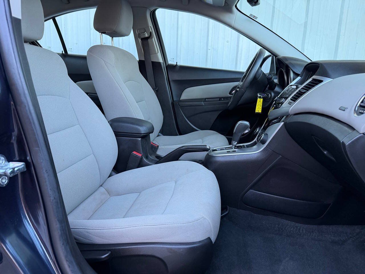 Used 2015 Chevrolet Cruze LT w/ Technology Package FWD image 15