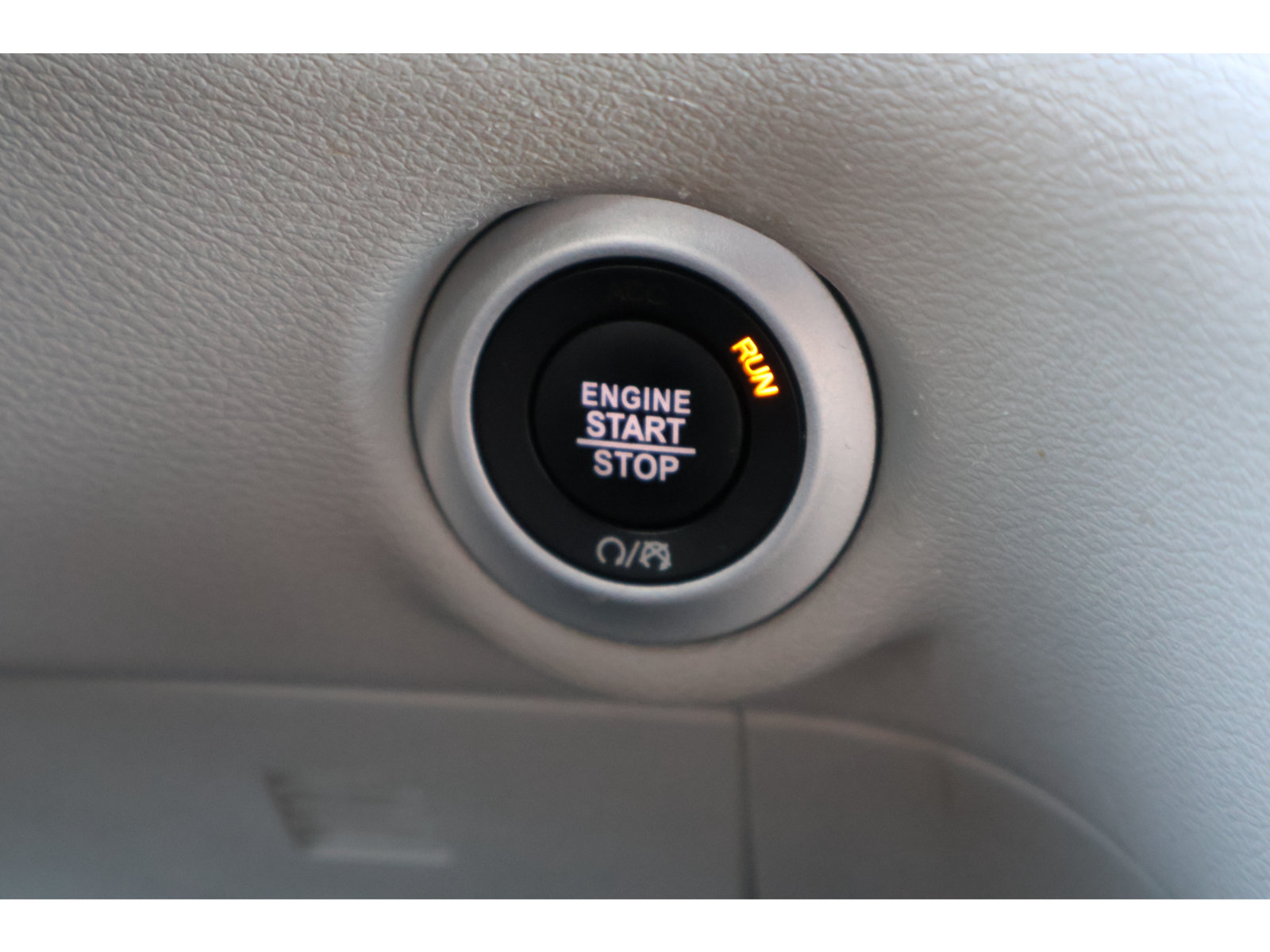 Used 2024 Chrysler Pacifica Touring-L FWD image 7