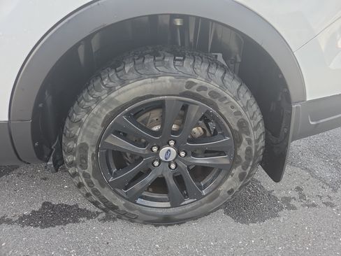Used 2019 Ford Explorer XLT AWD/4WD image 22