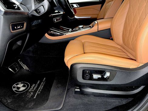 Certified 2024 BMW X7 xDrive40i w/ M Sport Package image 10