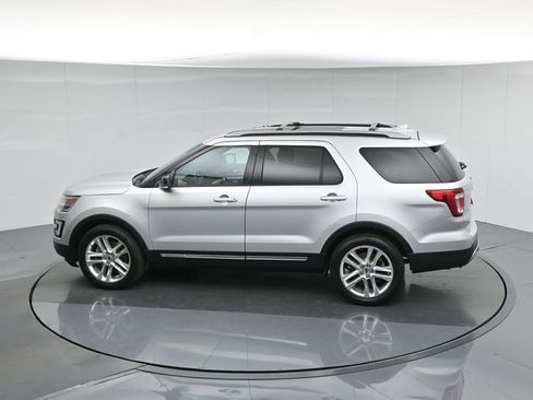 Used 2017 Ford Explorer XLT w/ Equipment Group 202A FWD image 56