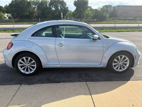 Used 2019 Volkswagen Beetle 2.0T SE FWD image 9