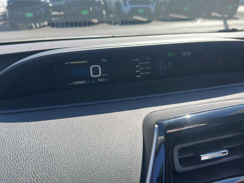 Used 2016 Toyota Prius Three Touring FWD image 12