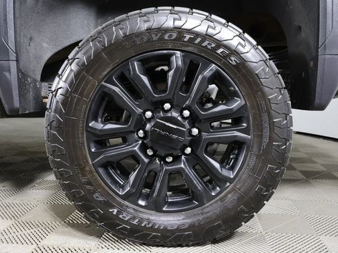 Used 2022 GMC Sierra 2500 Denali w/ Denali Black Diamond Edition image 20