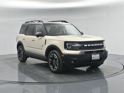 Used 2025 Ford Bronco Sport Outer Banks w/ Outer Banks Tech Package+ AWD/4WD image 58