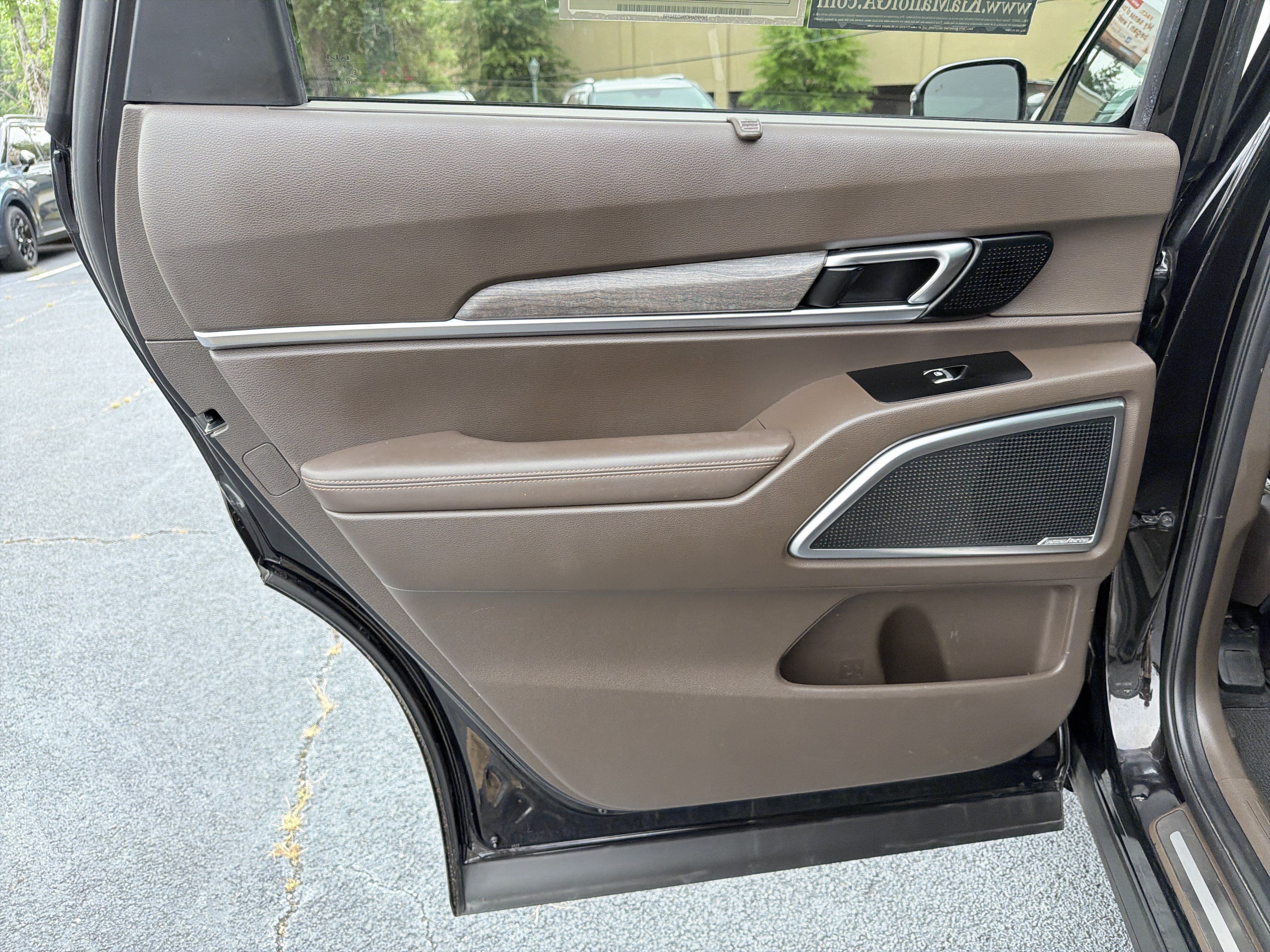 Used 2022 Kia Telluride SX w/ Towing Package FWD image 22