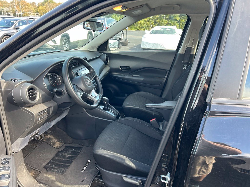 Used 2022 Nissan Kicks S FWD image 6
