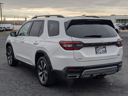 Used 2023 Honda Pilot Touring image 8
