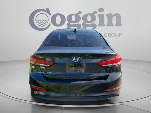 Used 2017 Hyundai Elantra SE FWD image 4