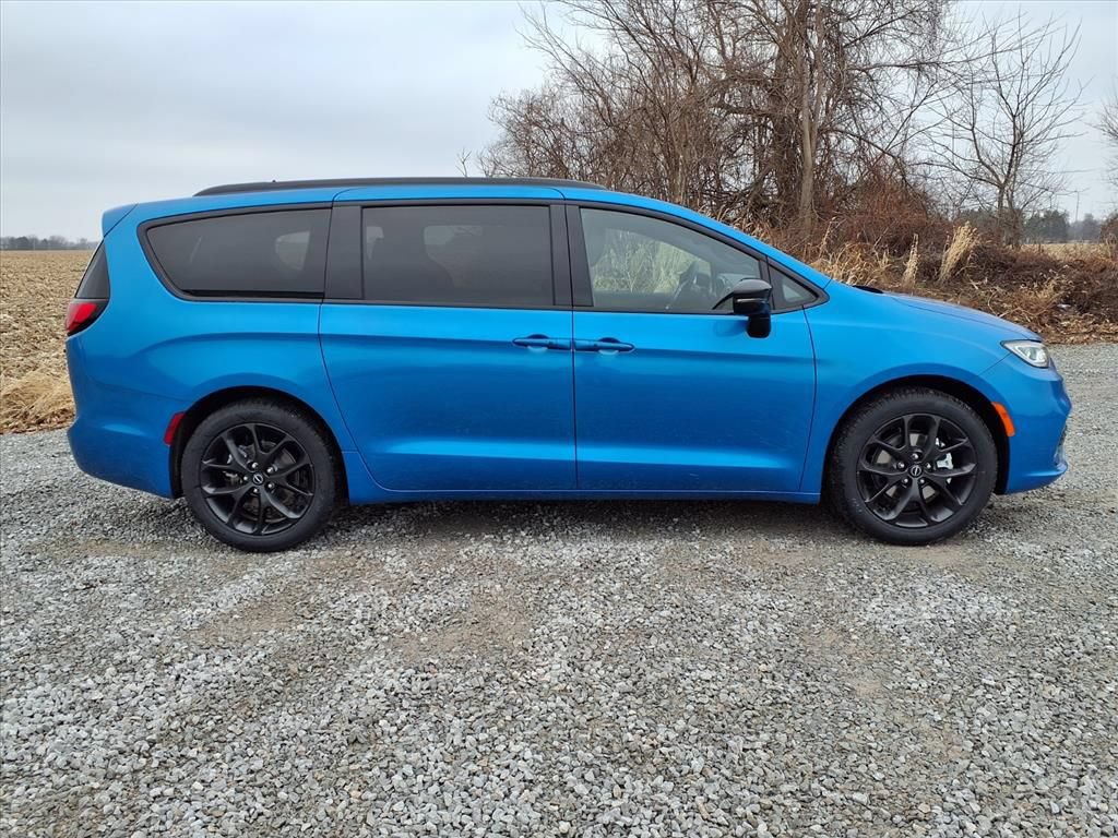 New 2026 Chrysler Pacifica Select w/ S Appearance Package FWD image 26