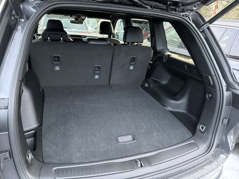 New 2025 Jeep Grand Cherokee Limited w/ Trailer Tow Package image 23