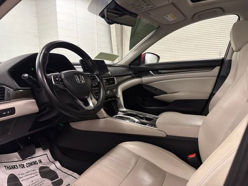Used 2018 Honda Accord Touring image 5