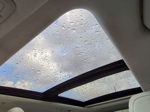 Used 2019 Jeep Cherokee Limited image 18