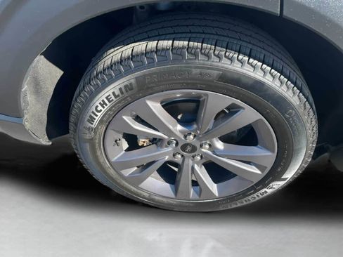 Used 2022 Ford Explorer XLT w/ Equipment Group 202A image 9