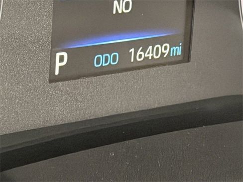 Used 2024 Toyota Corolla Cross LE image 9