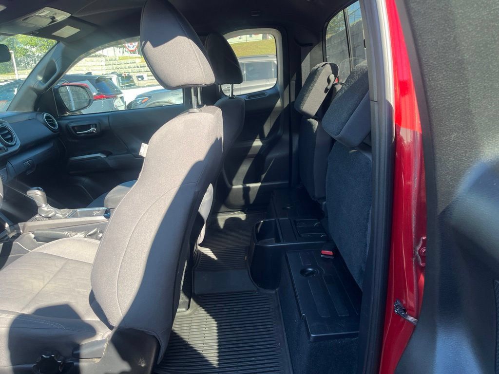 Used 2019 Toyota Tacoma TRD Sport AWD/4WD image 6
