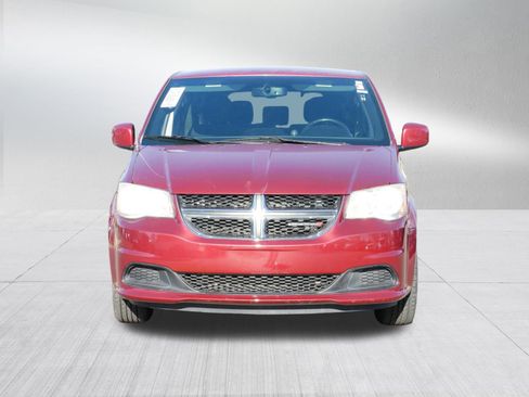 Used 2014 Dodge Grand Caravan SE image 2