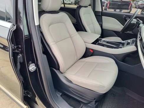 Used 2025 Lincoln Aviator 2WD image 31