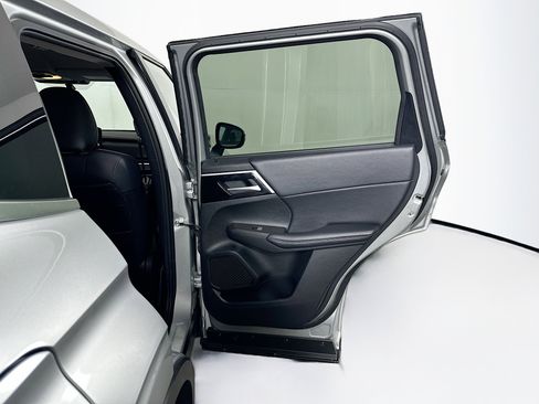 Used 2024 Mitsubishi Outlander SE image 30